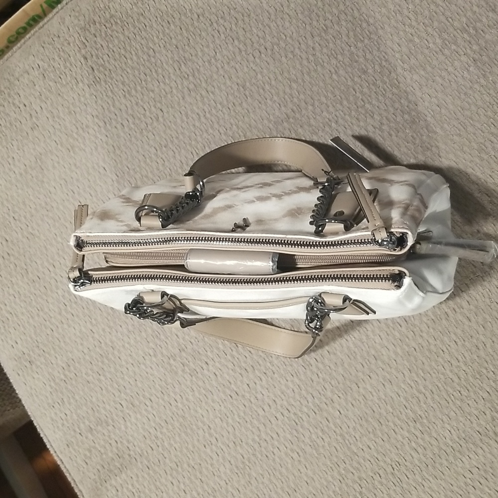 Vera Wang Satchel Purse - Picture 4 of 16